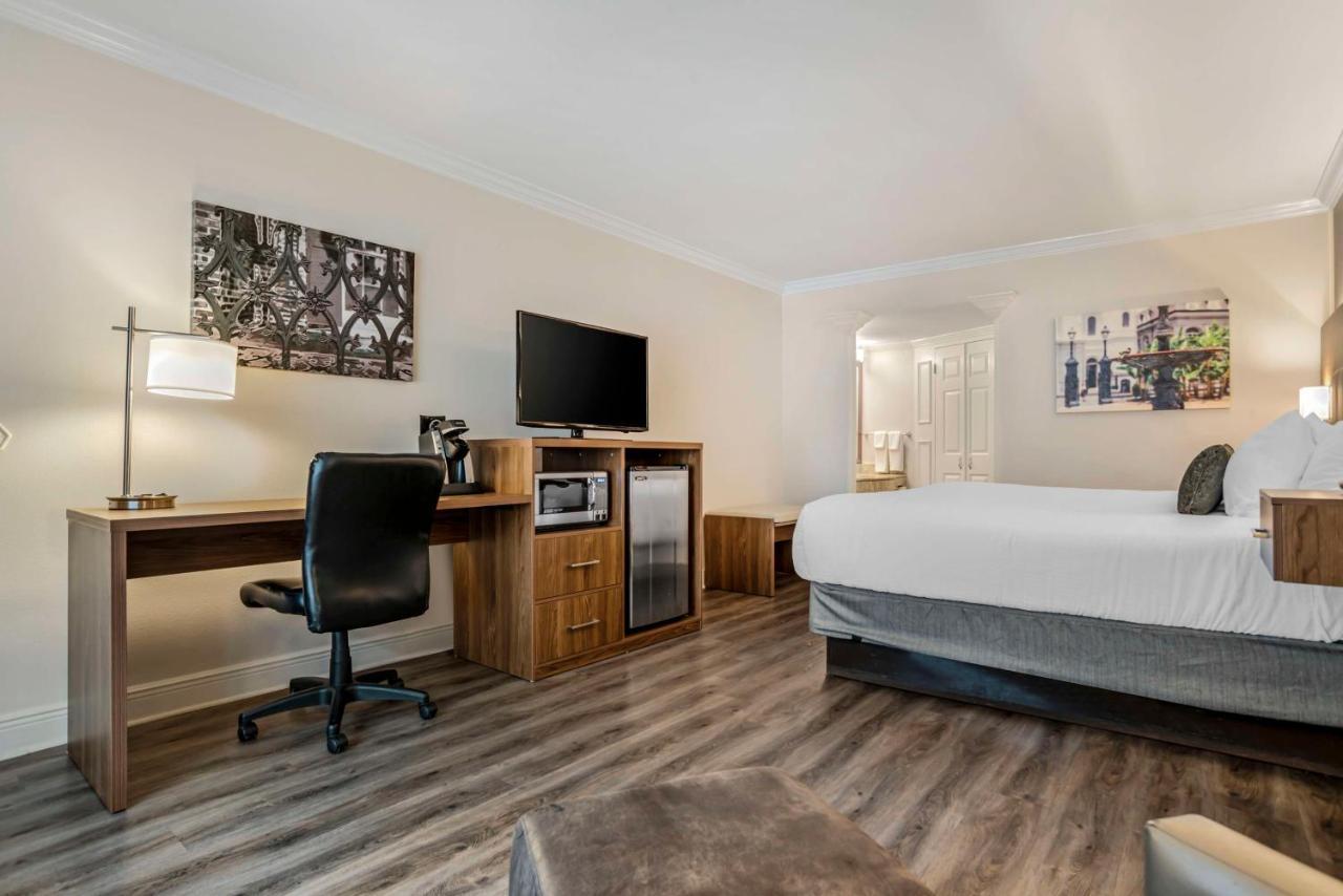 Best Western Plus Westbank Harvey Exterior photo