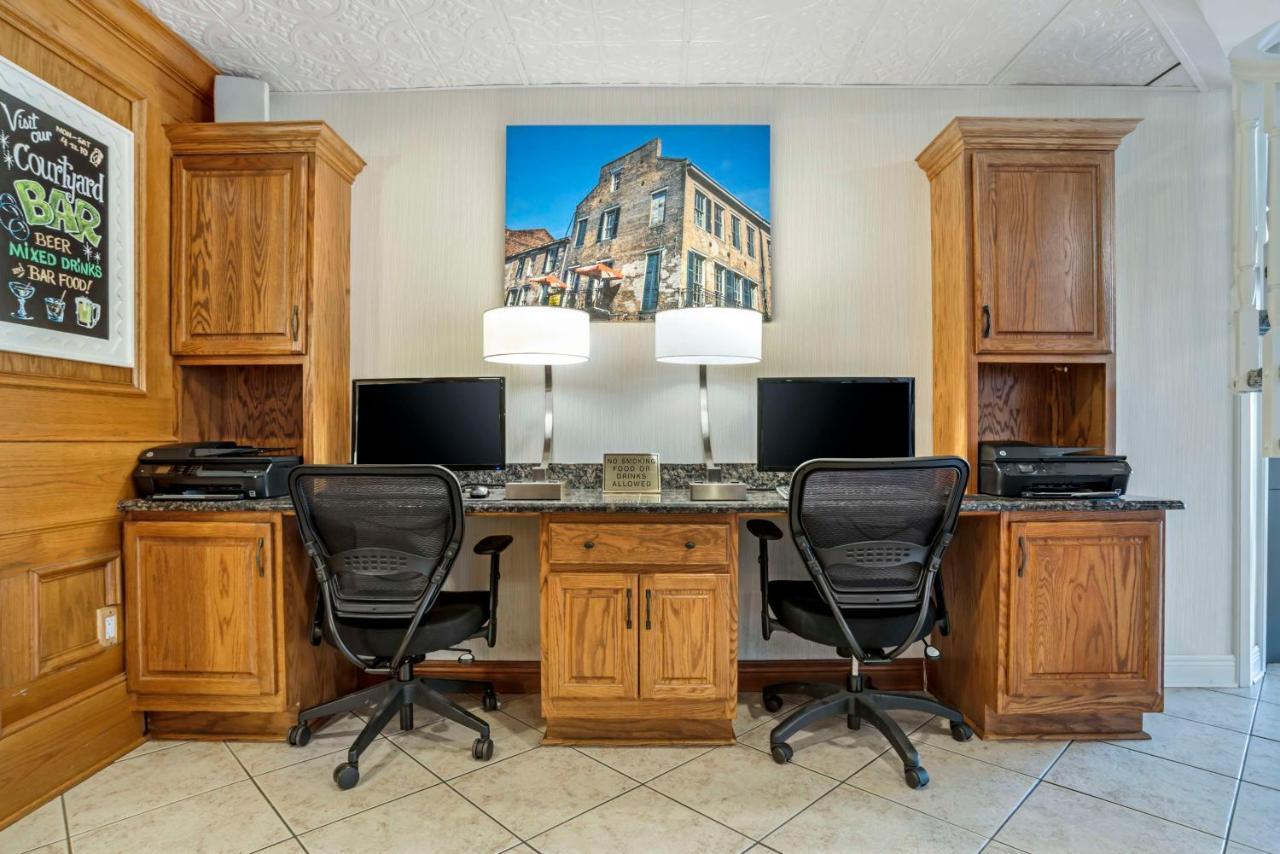 Best Western Plus Westbank Harvey Exterior photo