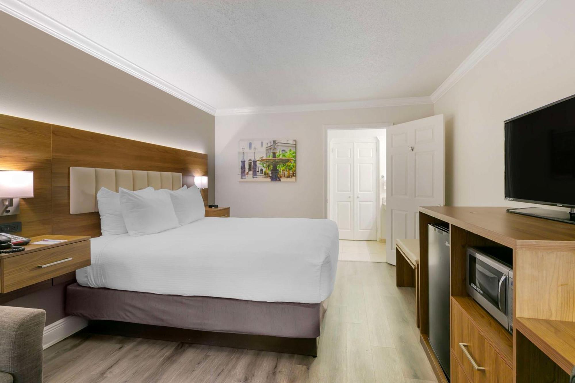 Best Western Plus Westbank Harvey Exterior photo