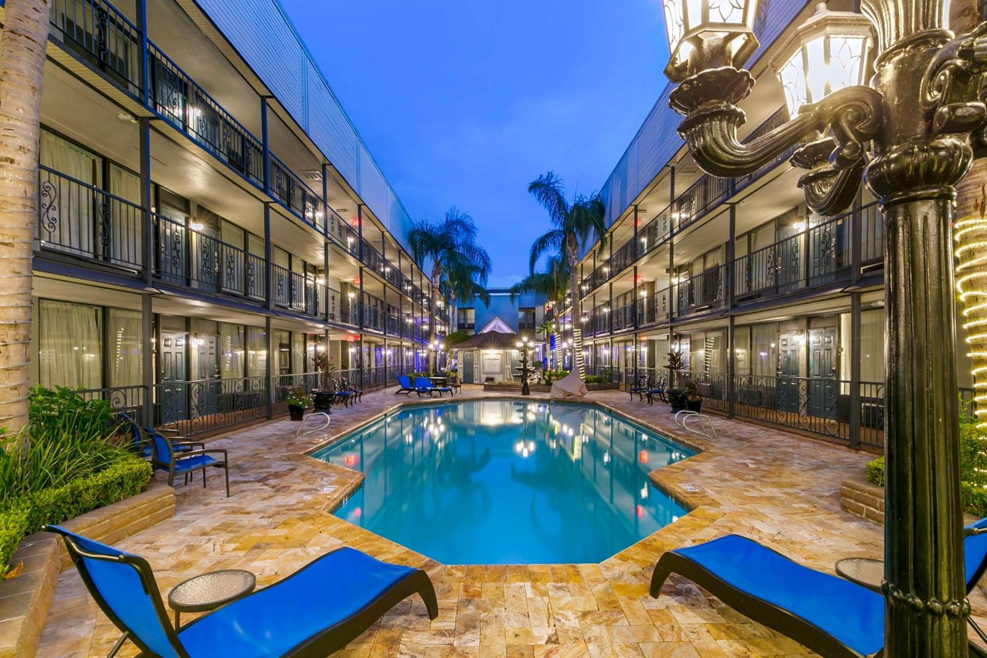 Best Western Plus Westbank Harvey Exterior photo