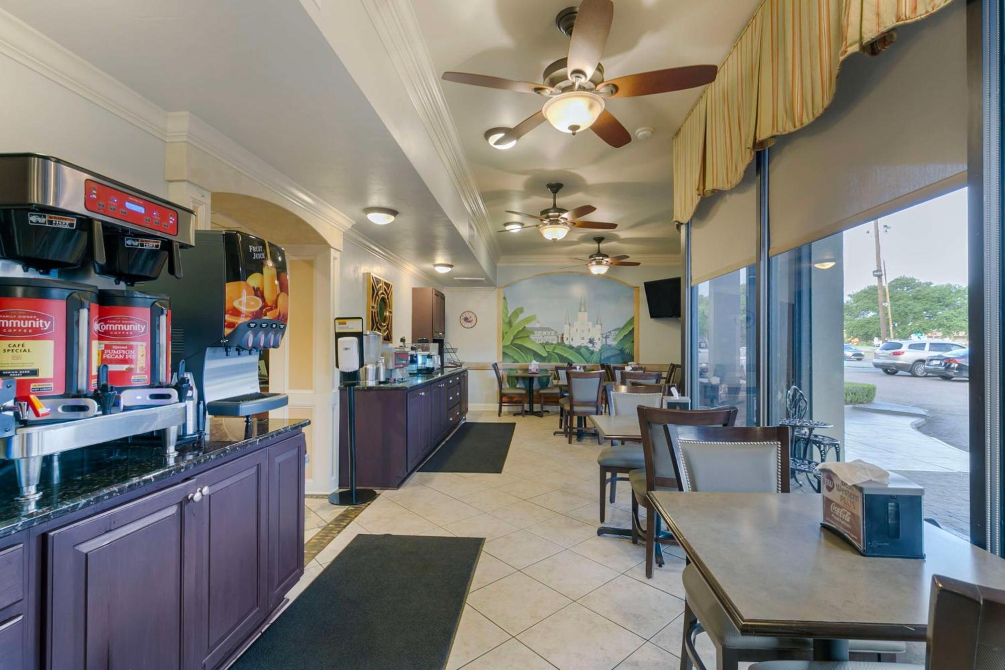 Best Western Plus Westbank Harvey Exterior photo