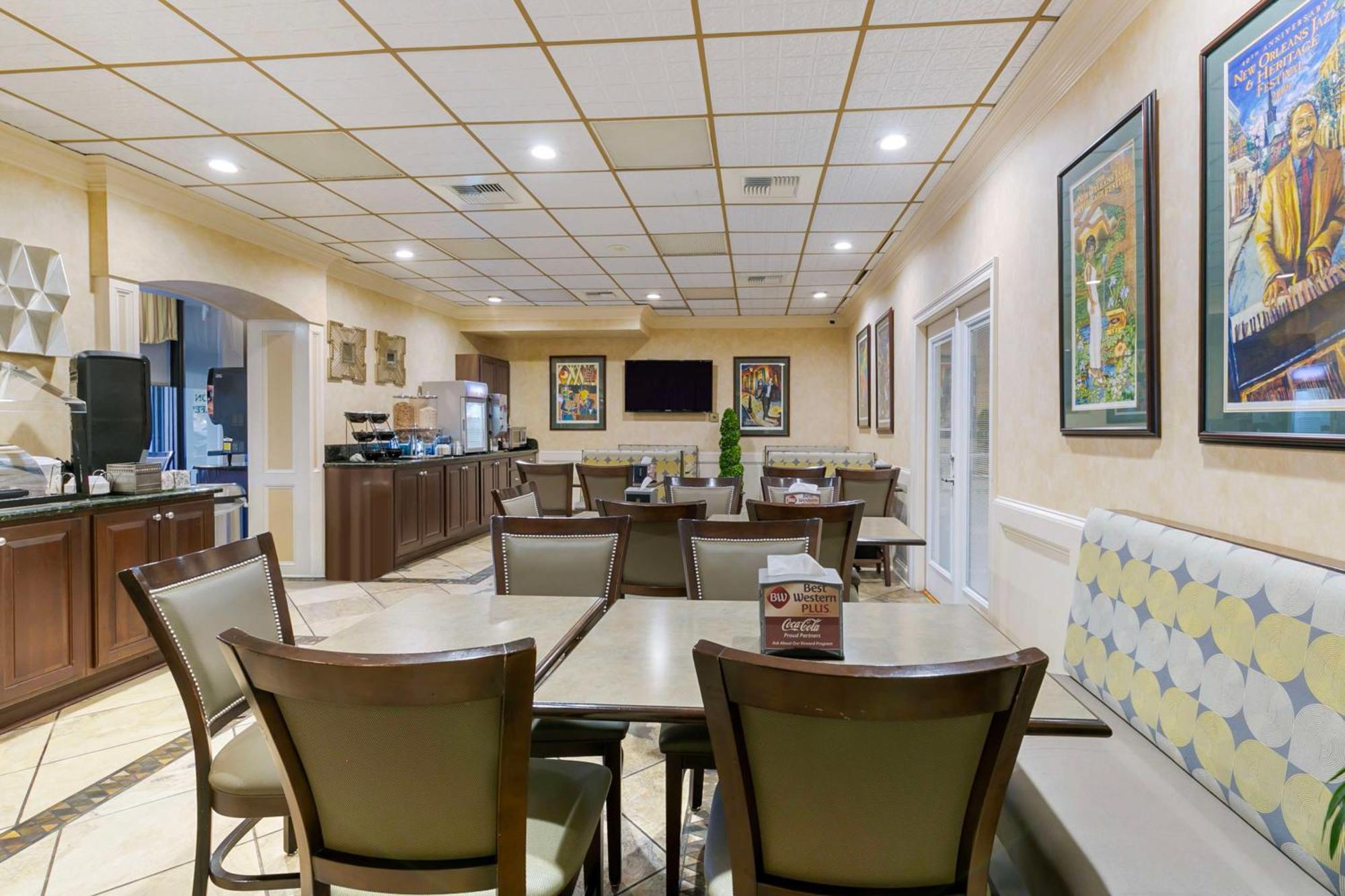 Best Western Plus Westbank Harvey Exterior photo