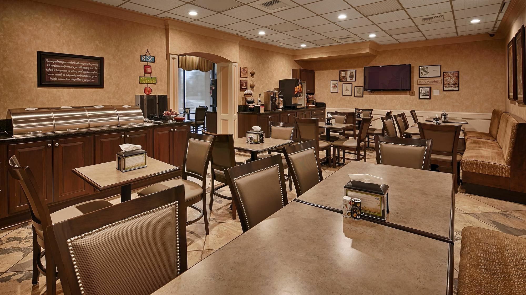 Best Western Plus Westbank Harvey Exterior photo